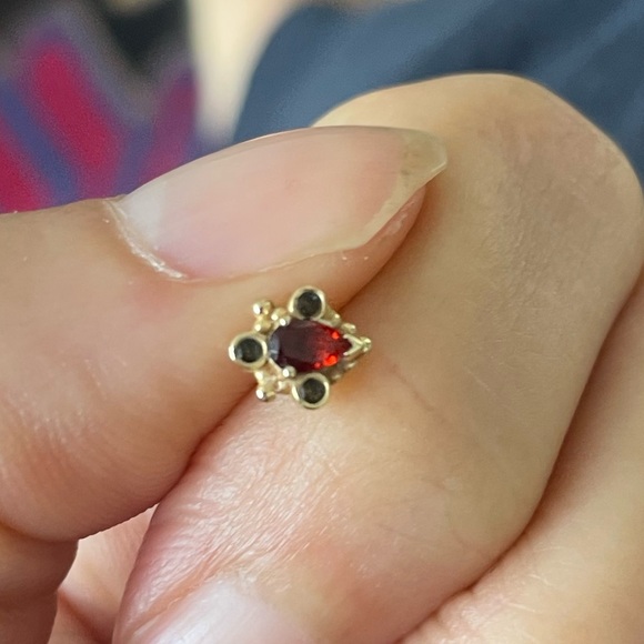 Pear garnet and black diamond bvla stud with back, gold - Picture 1 of 8